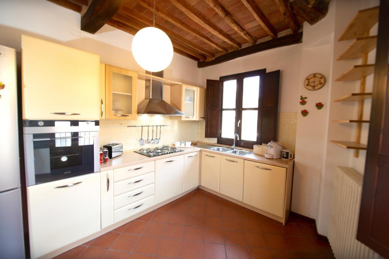 Serena Apartment, Cosy Close Center Town Lucca Bagian luar foto